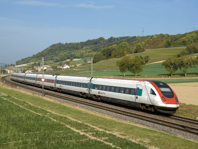 What travel classes are available on EuroCity Italy–Switzerland trains with SBB?