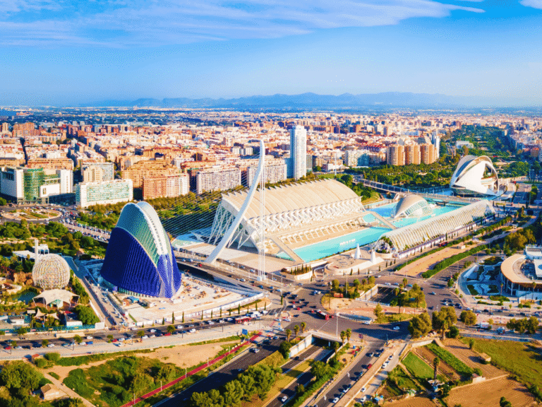 Which train to choose from Barcelona to Valencia (complete guide)